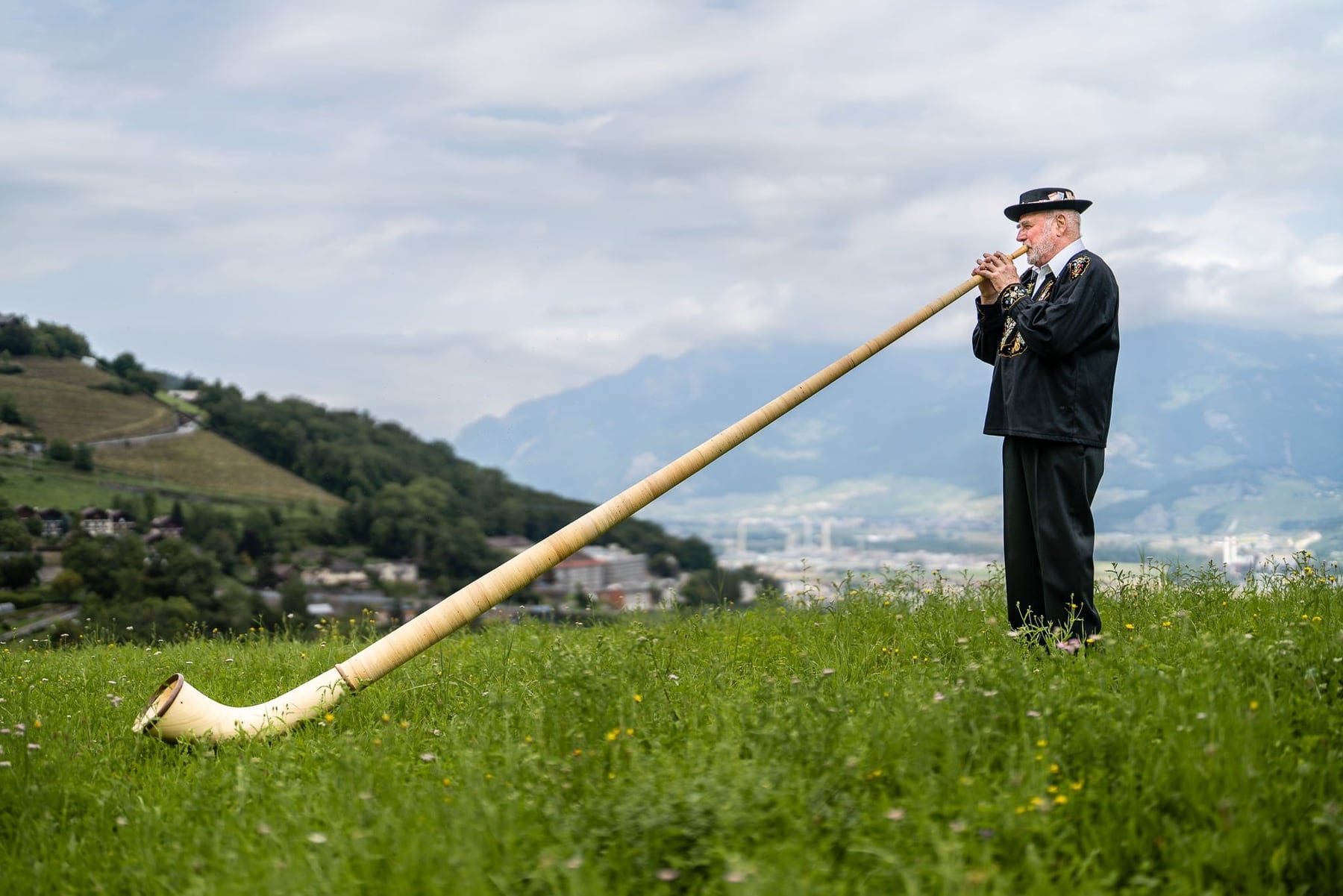Gérald Pot, facteur de cors des Alpes. — photographie