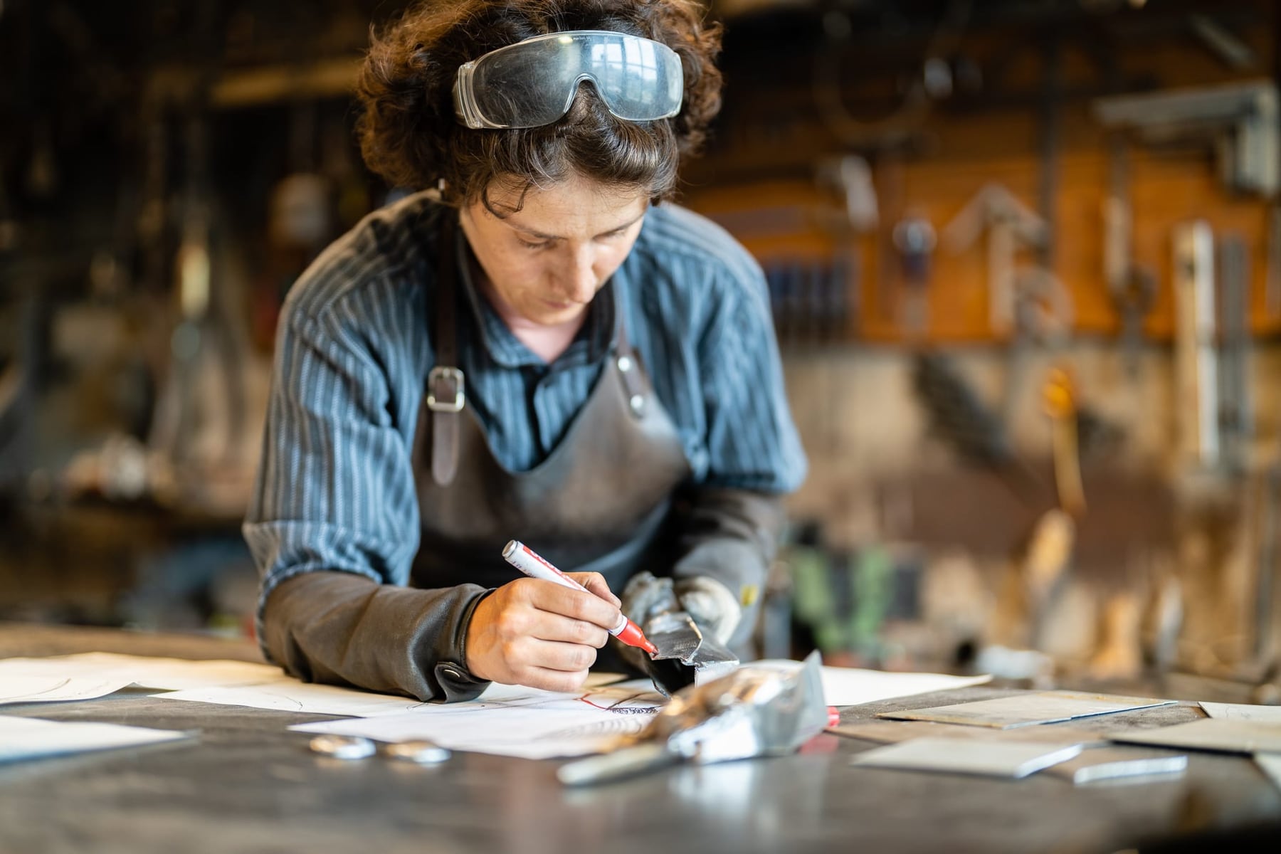 Bertille Laguet, forgeronne. — photographie