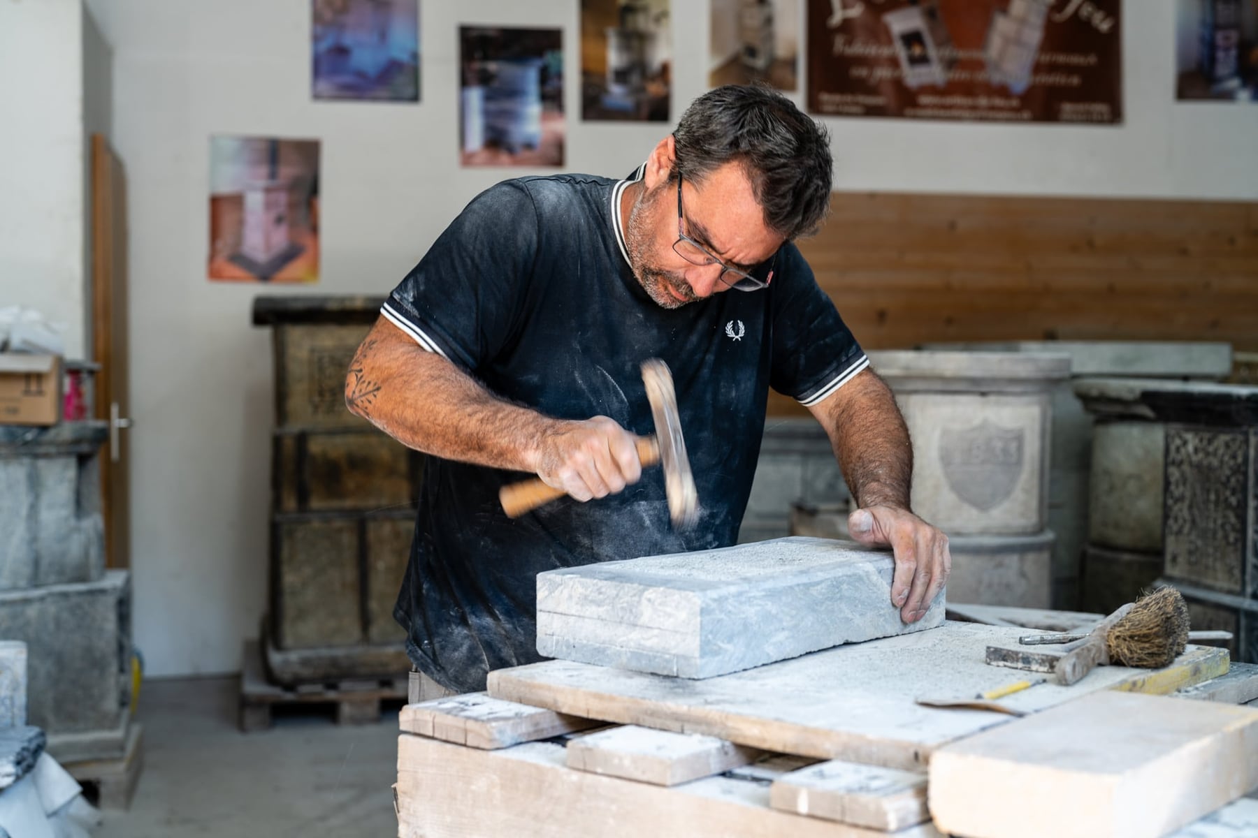 Benoît Felley, restaurateur de pierres ollaires. — photographie