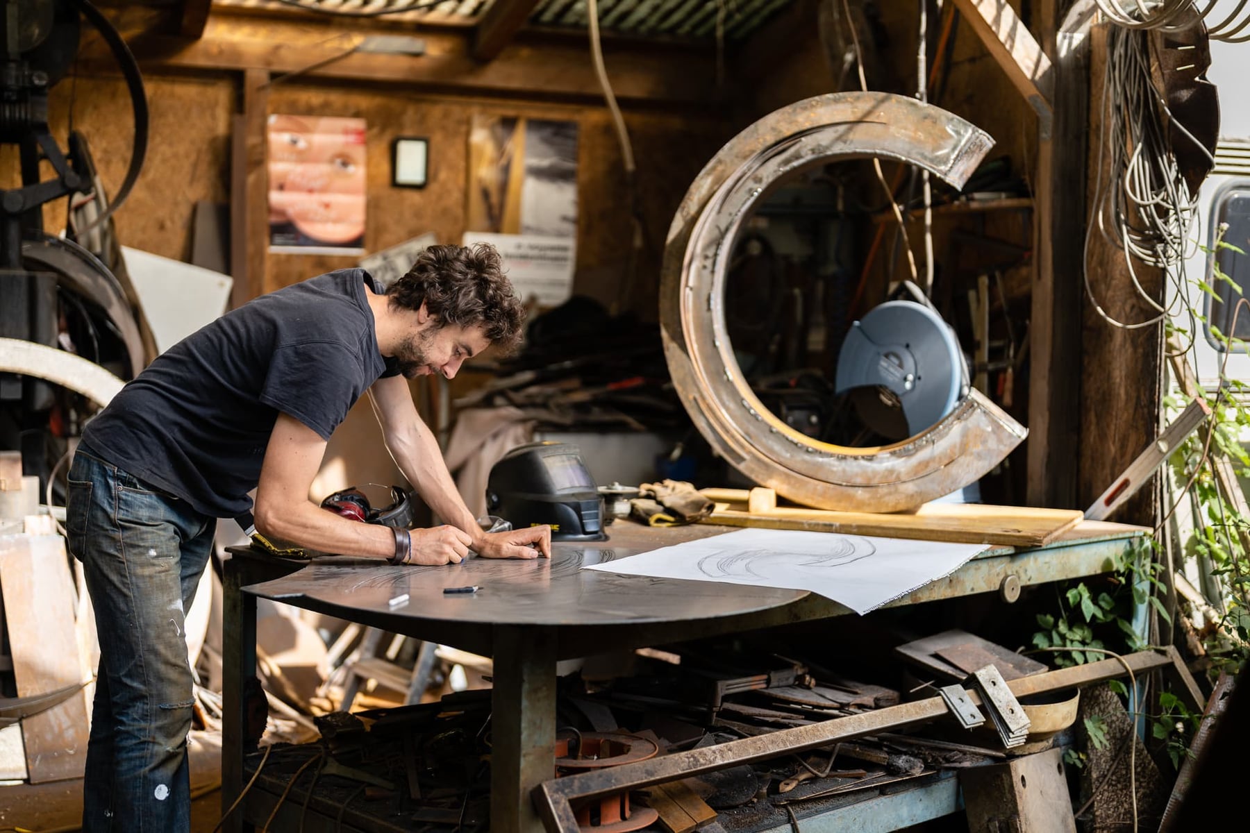 Emmanuel Lendenmann, sculpteur sur métal. — photographie