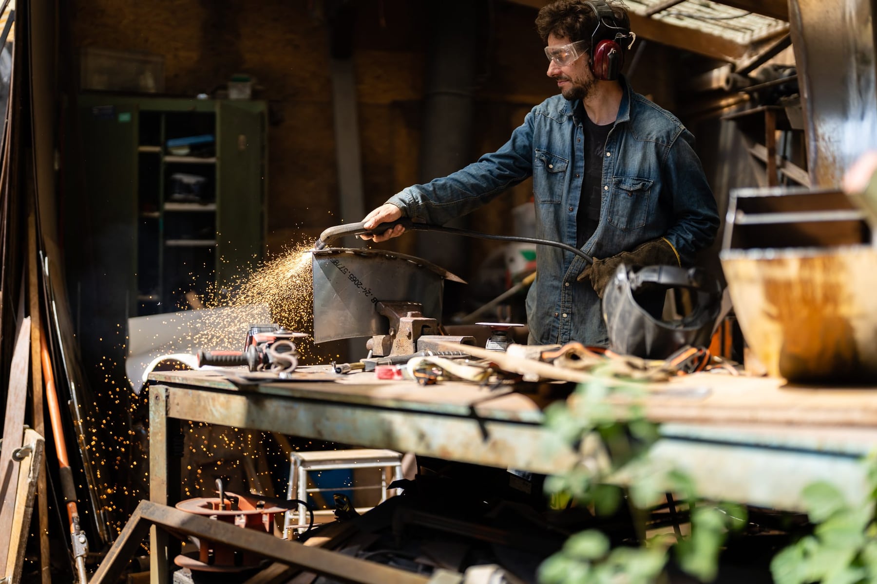 Emmanuel Lendenmann, sculpteur sur métal. — photographie