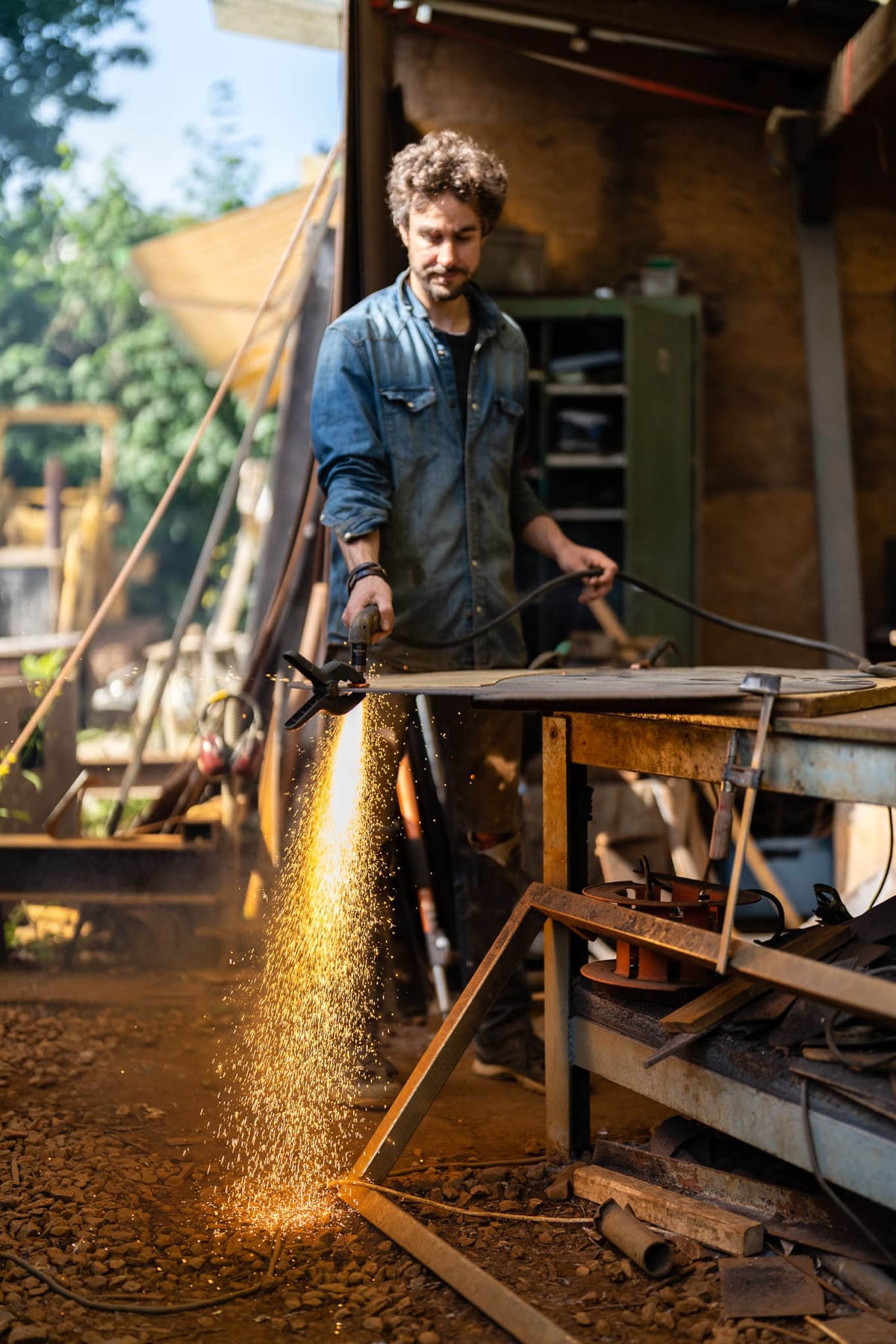Emmanuel Lendenmann, sculpteur sur métal. — photographie