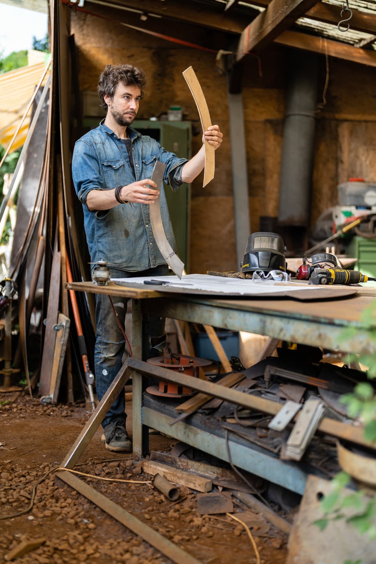 Emmanuel Lendenmann, sculpteur sur métal. — photographie