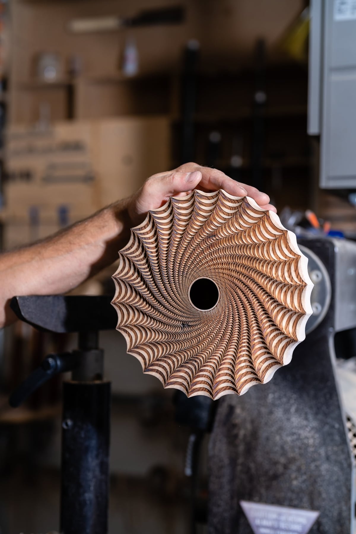 Jérôme Blanc, tourneur d’art sur bois. — photographie
